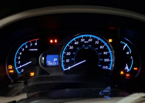 2014 Toyota Sienna Xle z USA, uszkodzony, nr VIN 5TDYK3DC3ES458106